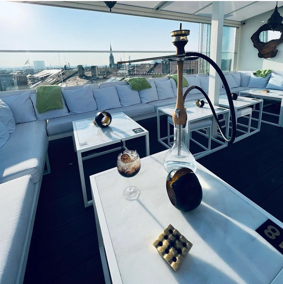 Atmosphäre im Rooftop Paris Basel