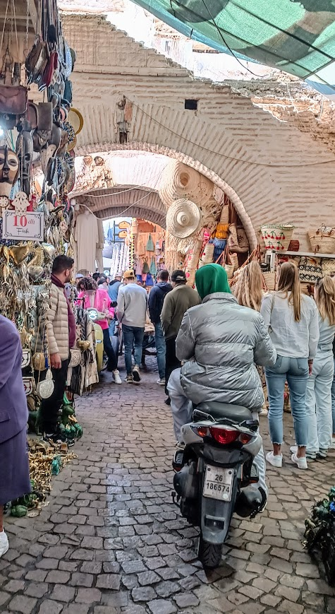 Marrakesh_Medina_drukke_straat