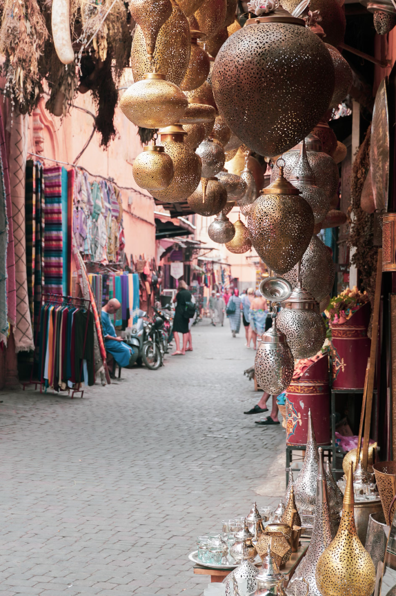 Marrakesh_Medina_straat_souvenirs