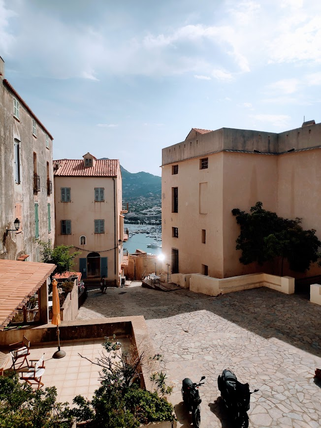 Corsica_Calvi_straat