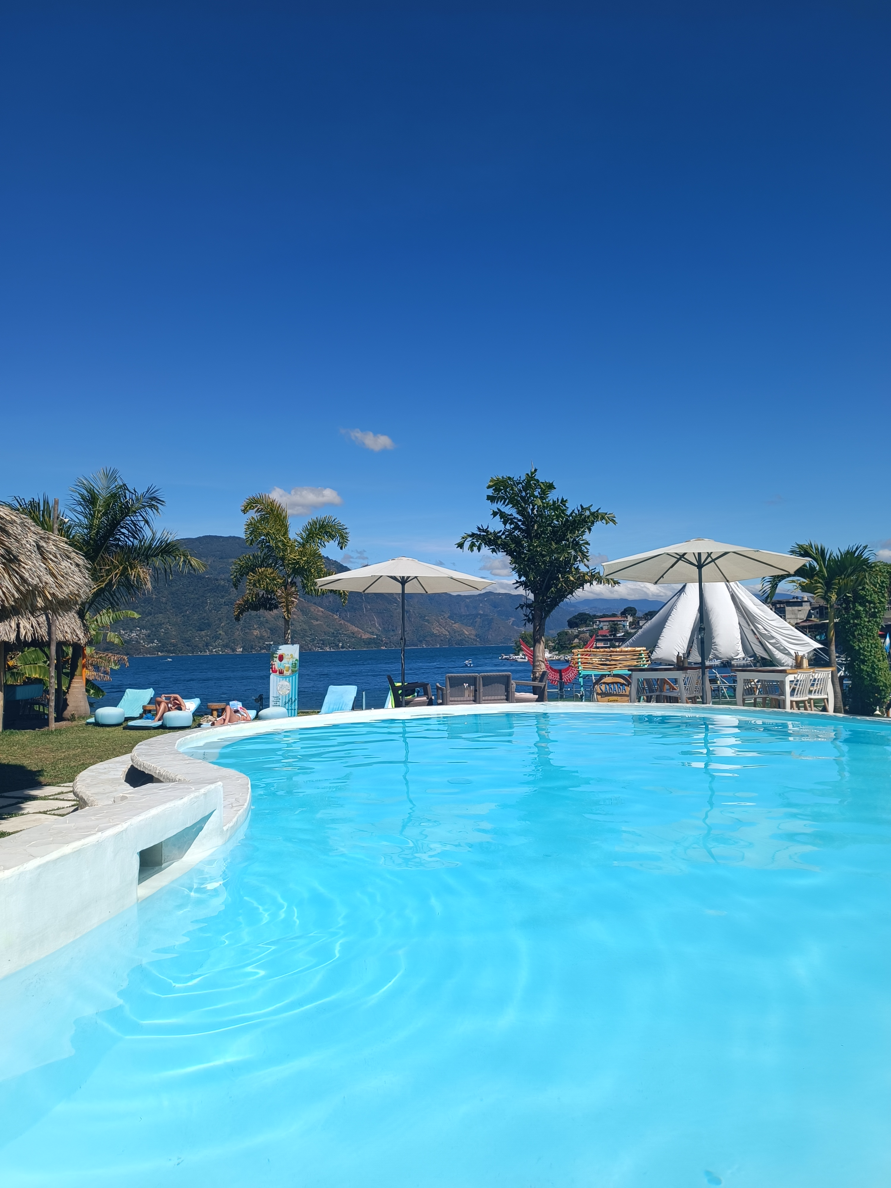 Midden_Amerika_Guatamala_Lakeatitlan_Sababa2