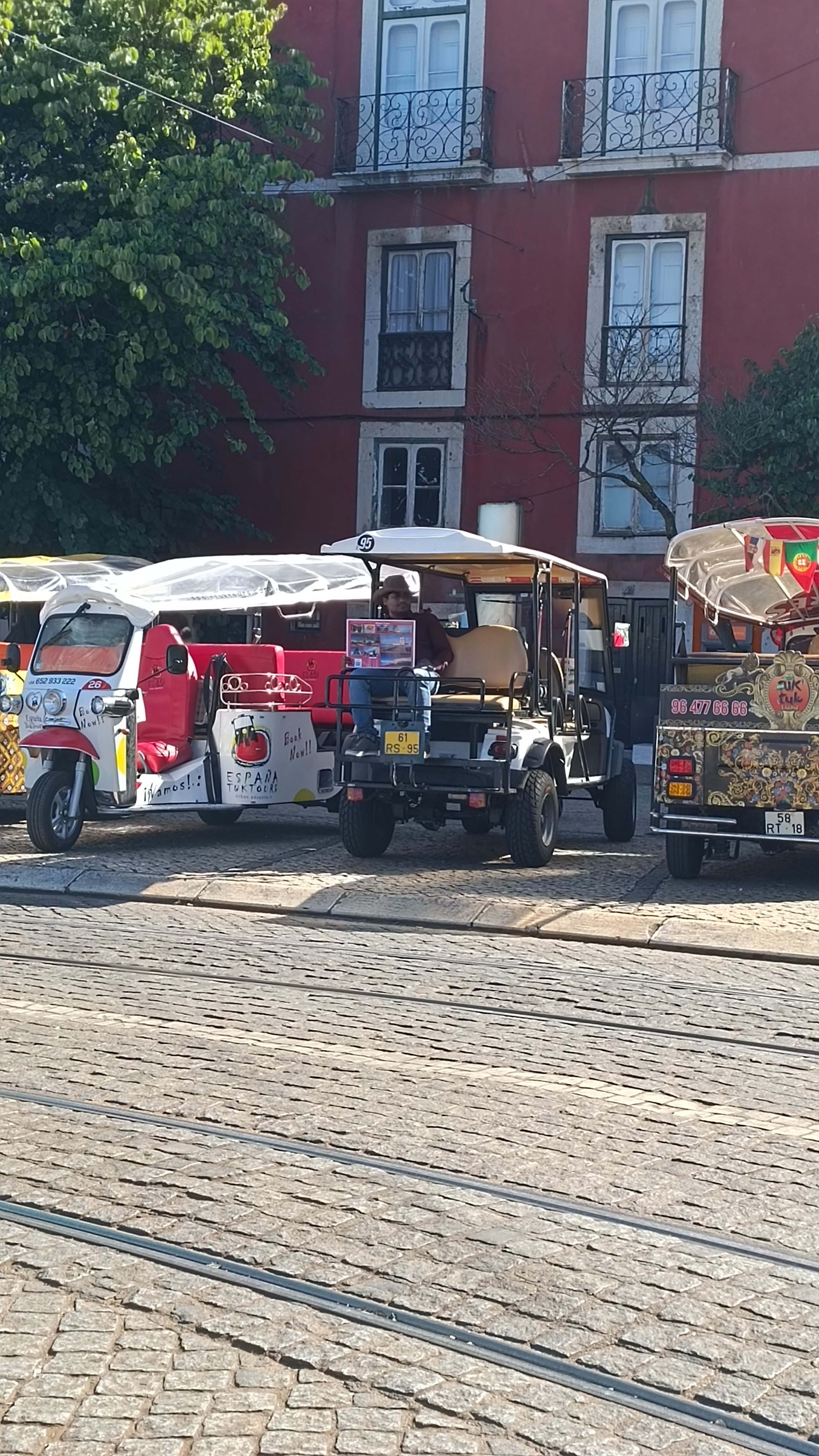 Europa_Lissabon_vervoer_tuktuk