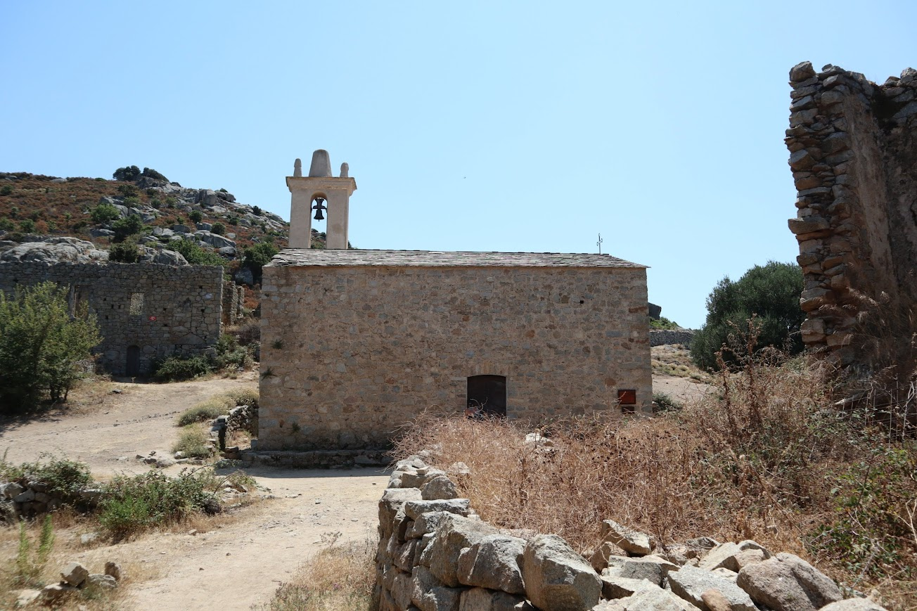 Corsica_verlaten dorp_kerk