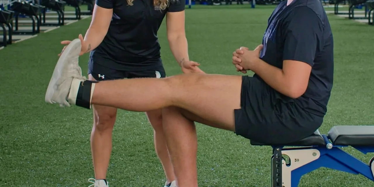 Kneecap Injury Exercise: Leg Extension Hold