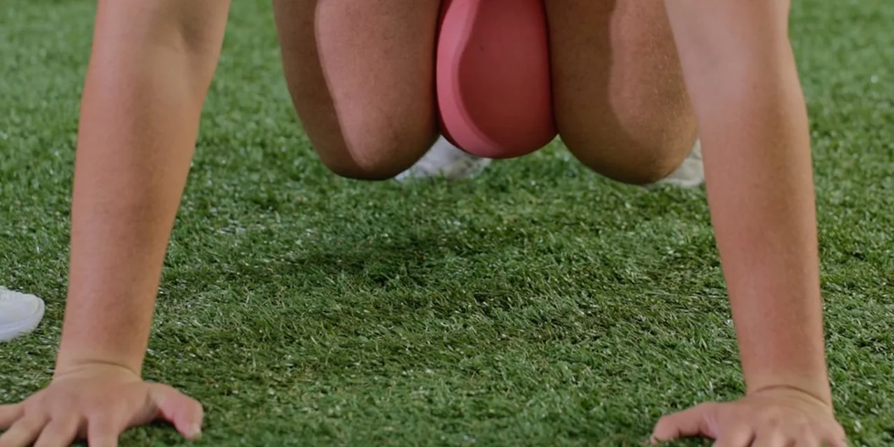 Groin Exercise: Quadruped Knee Lift