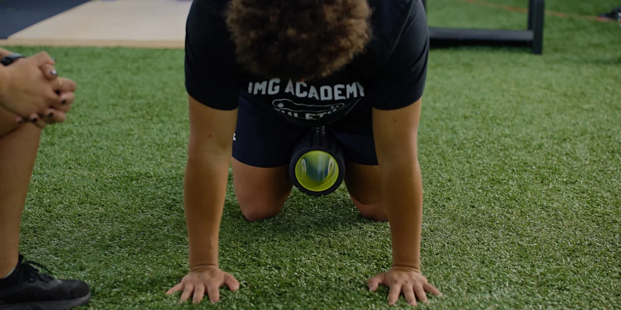 Hip and Pelvic Stability Exercise: Quadruped Hold With Foam Squeeze