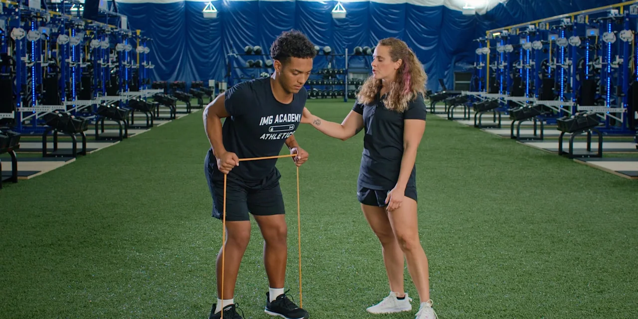Shoulder Impingement Exercise: Banded Row With Hold