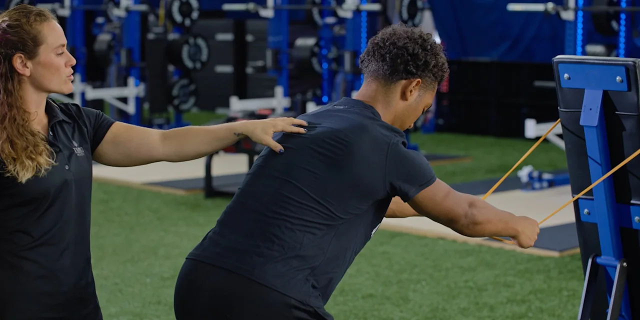 Shoulder Impingement Exercise: Conscious Correction With Row