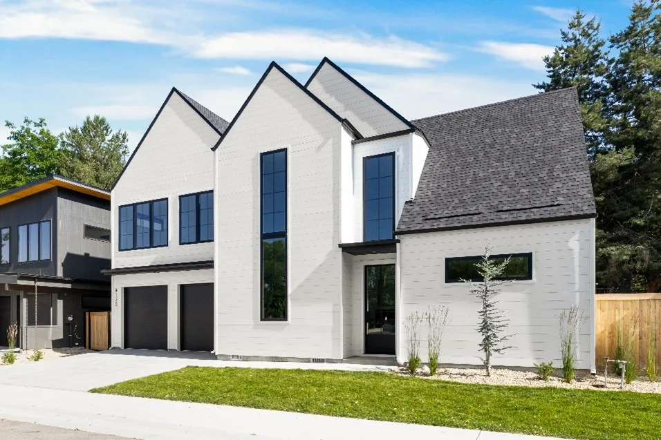 Beauty image of LP Snowsape White Nickel Gap siding on a home