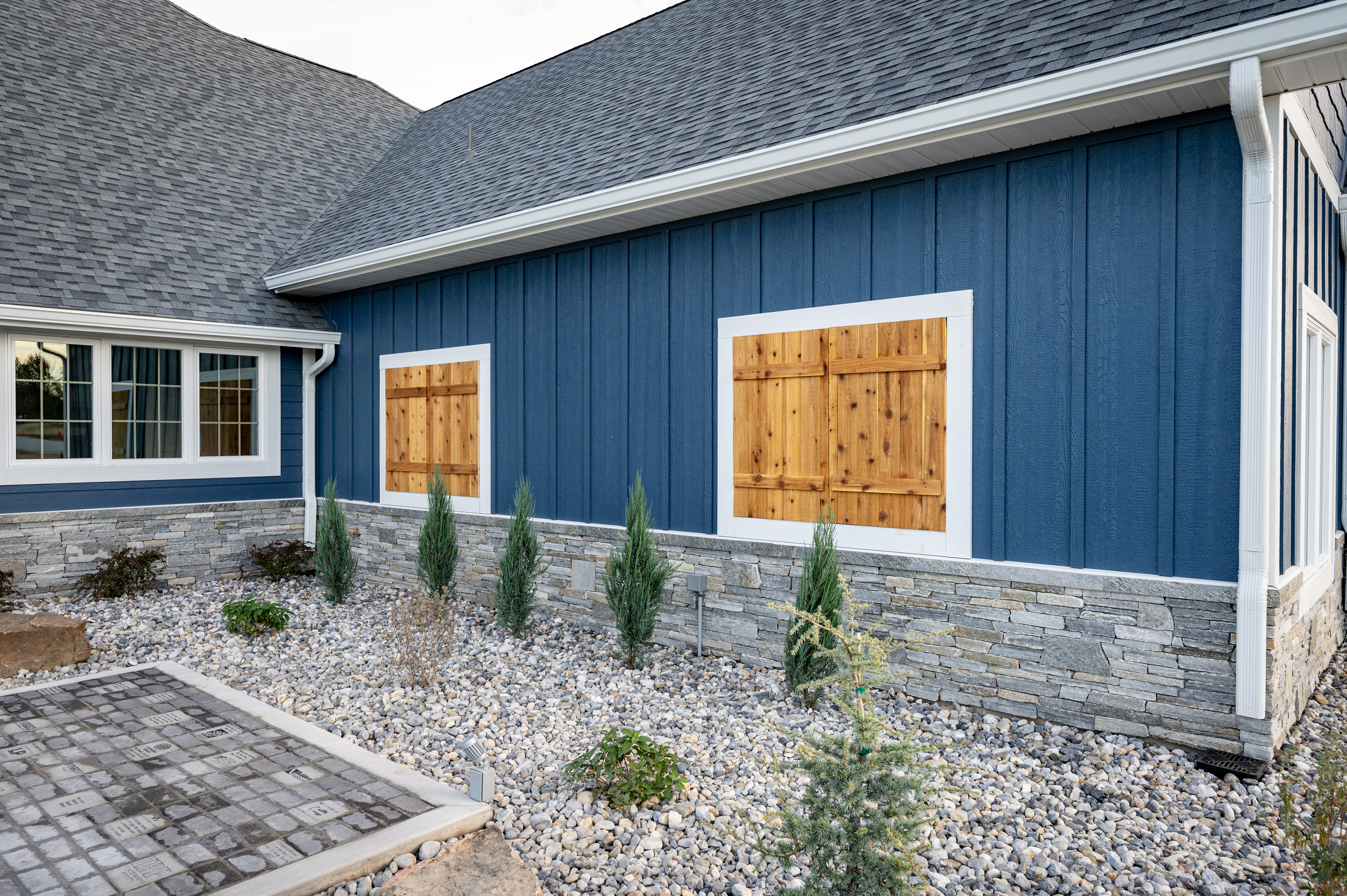Home exterior with Rapids Blue siding