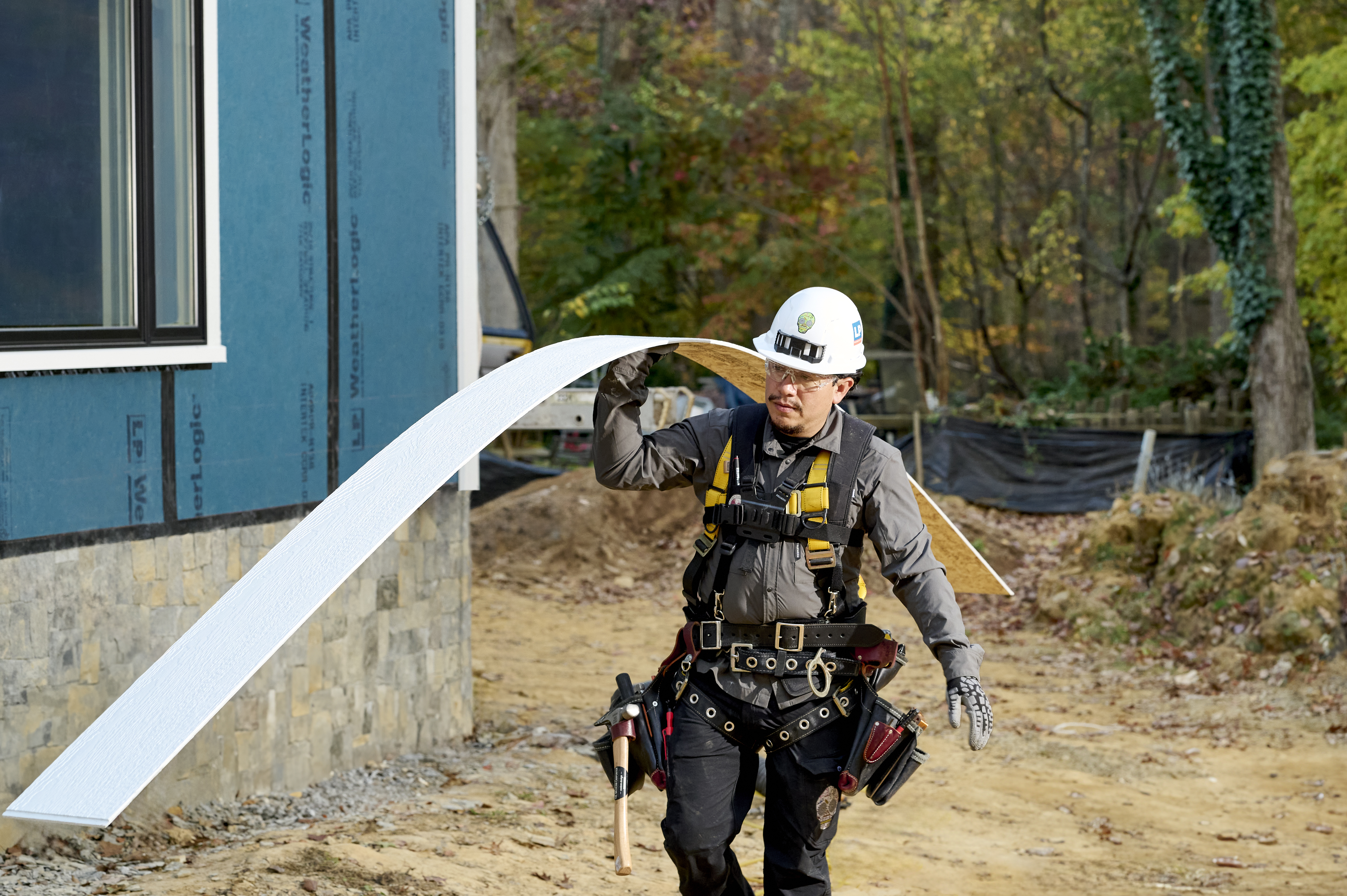 How-to-use-lp-skillbuilder-your-resource-hub-for-lp-smartside-trim-siding BODY1 LP SmartSide ExpertFinish The Mexican Carpenter Influencer Shoot Nov 2023 (1)