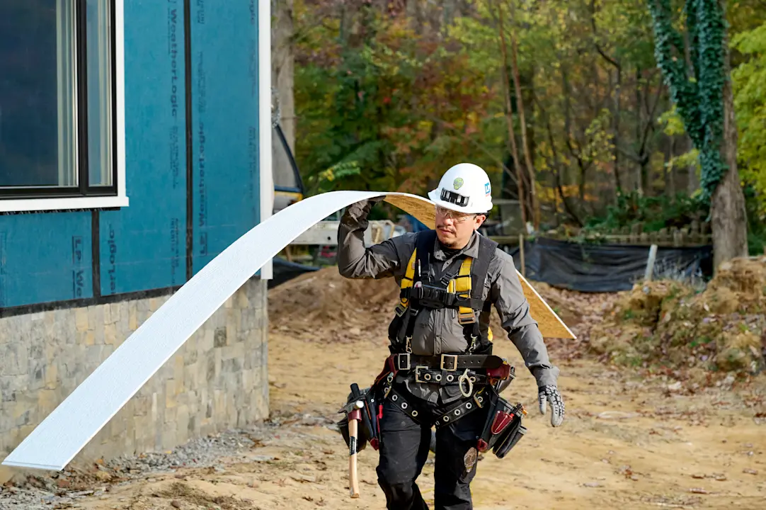 How-to-use-lp-skillbuilder-your-resource-hub-for-lp-smartside-trim-siding BODY1 LP SmartSide ExpertFinish The Mexican Carpenter Influencer Shoot Nov 2023 (1)