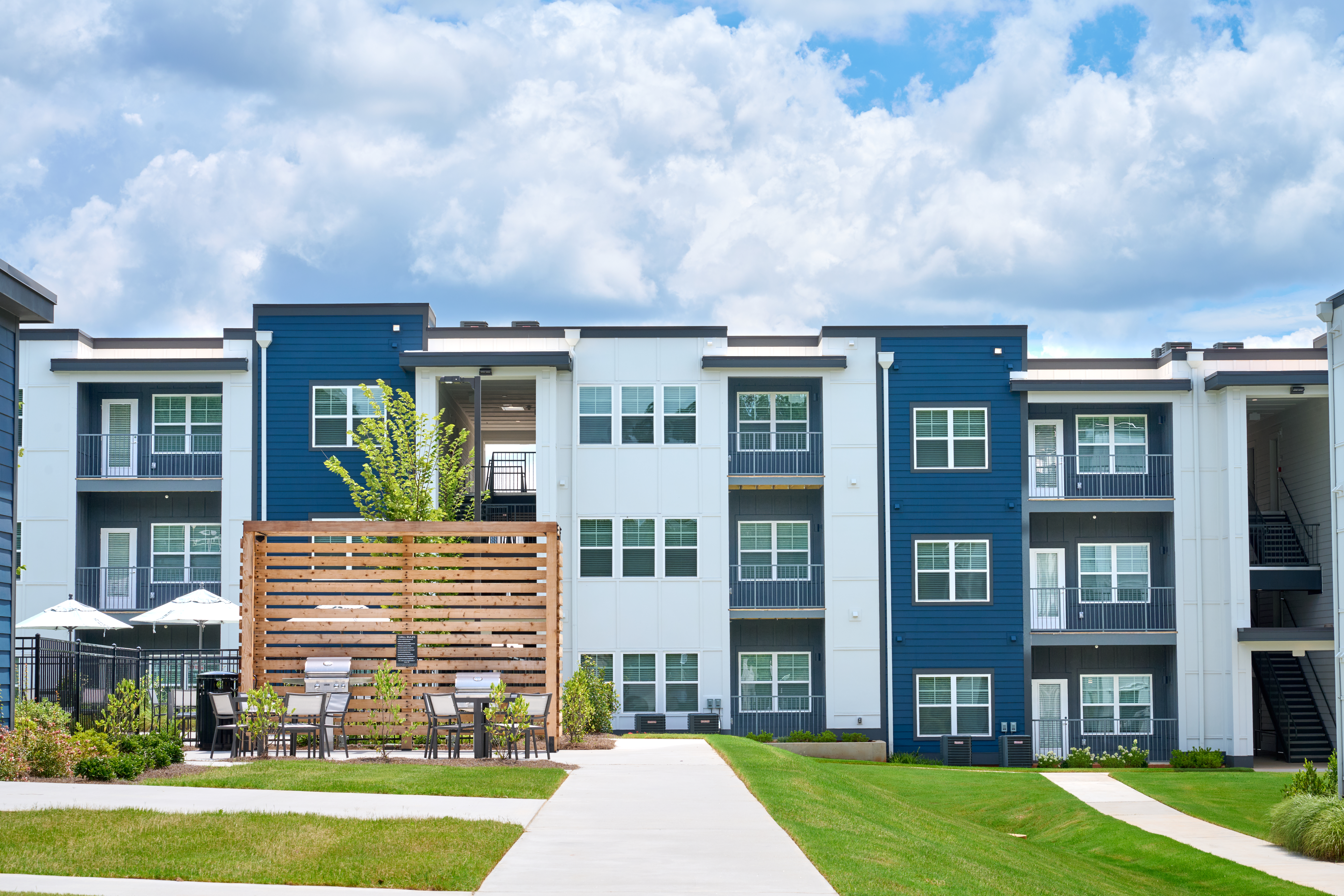 Image of Emblem Mill multifamily complex
