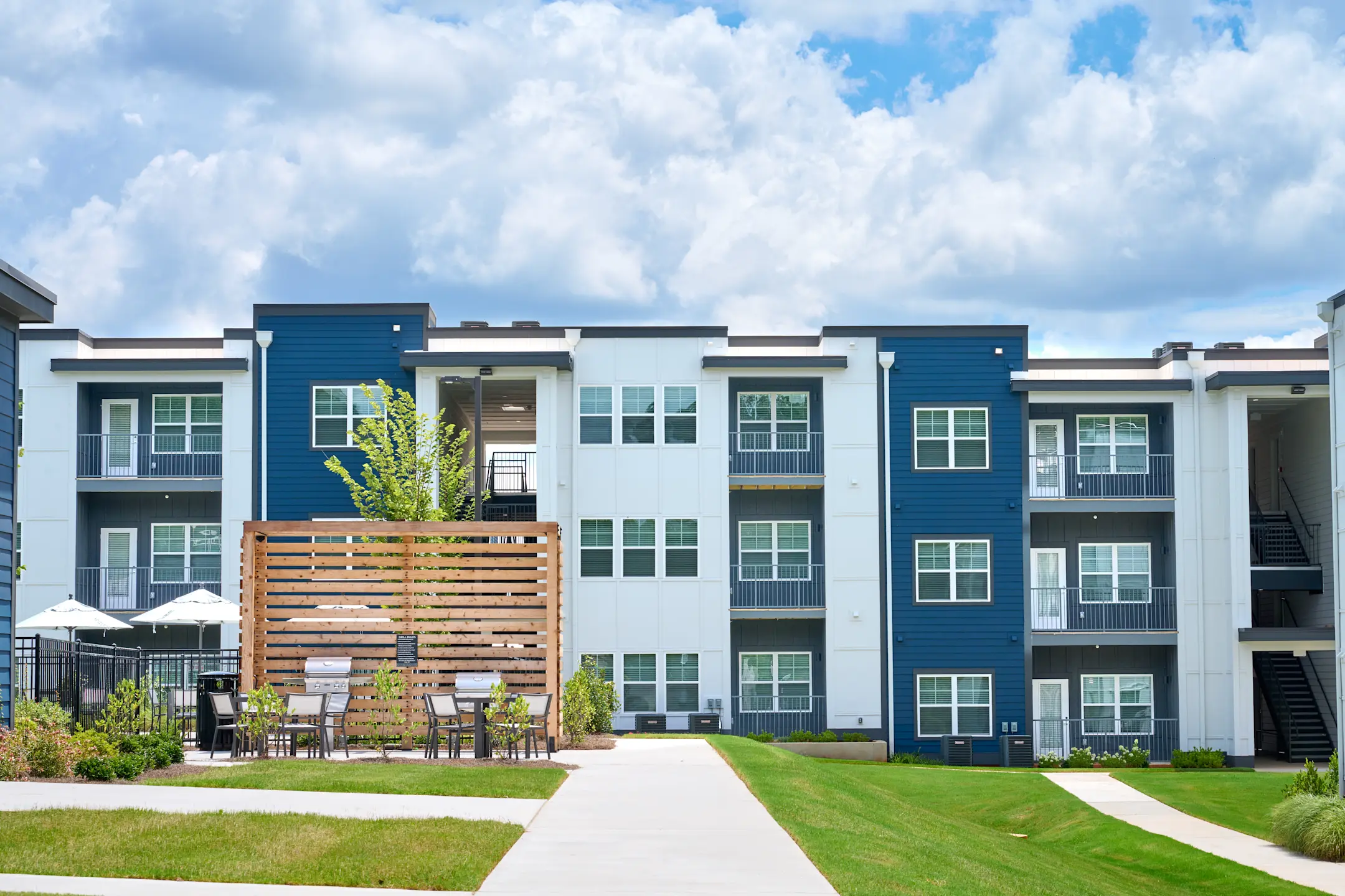 Image of Emblem Mill multifamily complex