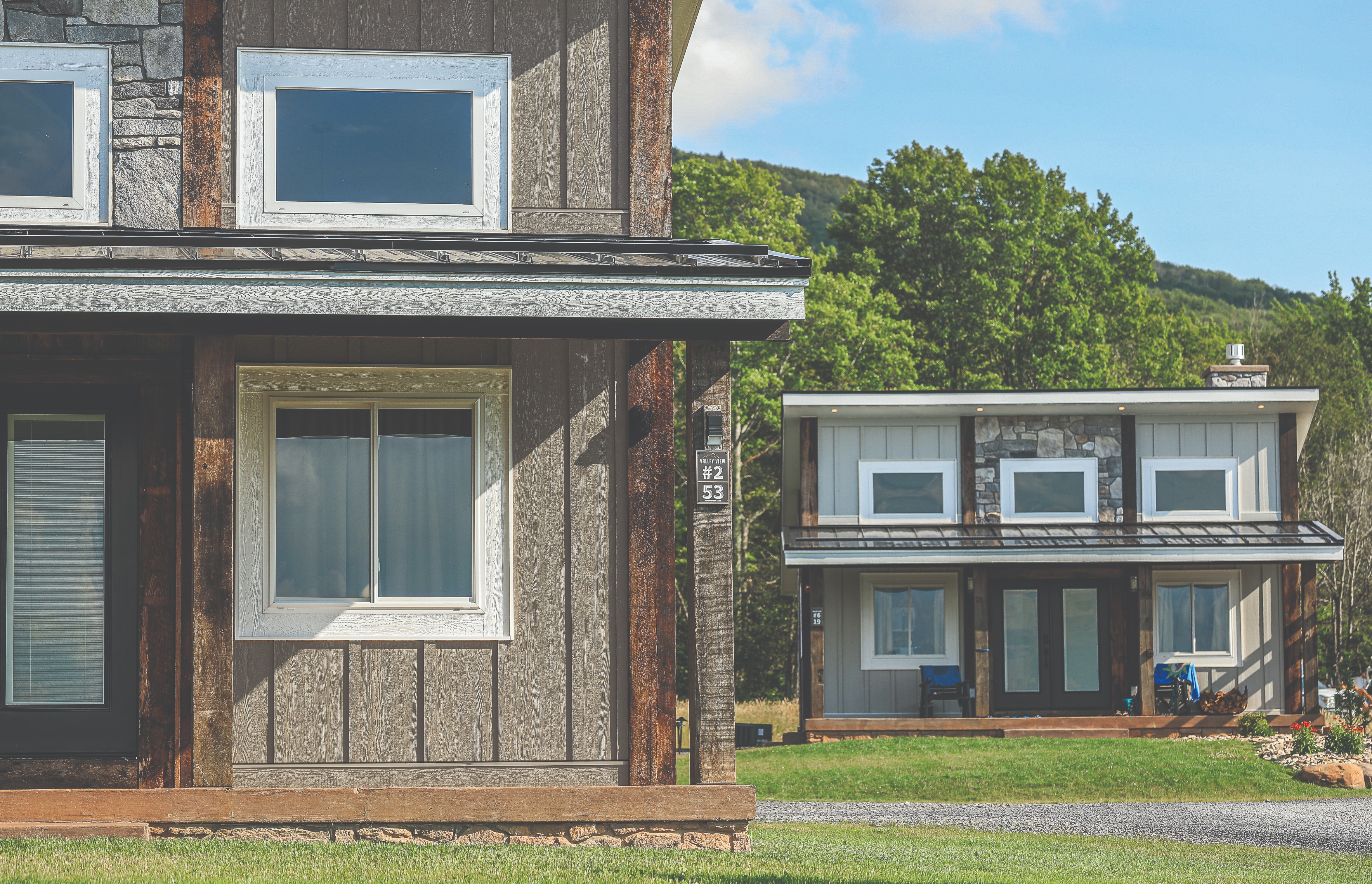  Image of LP® SmartSide® ExpertFinish® Trim & Siding color Timberland Suede on a home.