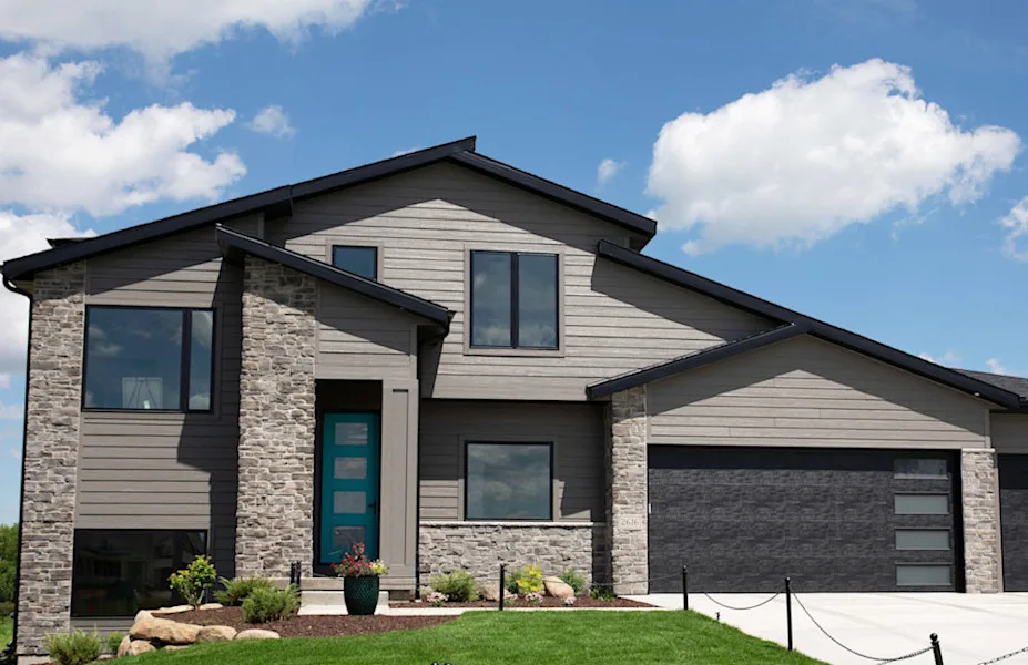 Image of straight LP SmartSide siding on a home