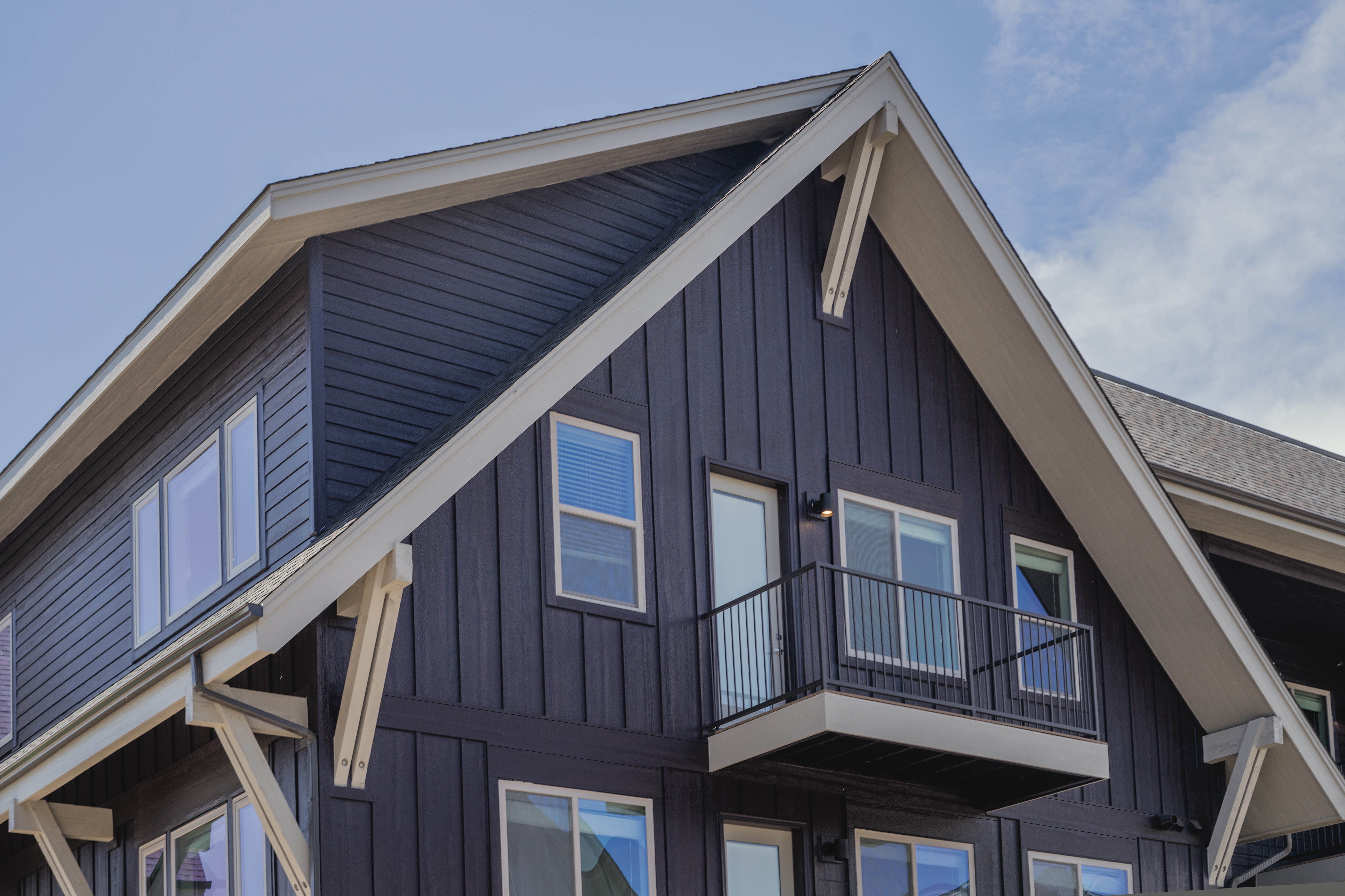 Beauty image of LP® SmartSide® Panel Siding on a home. 