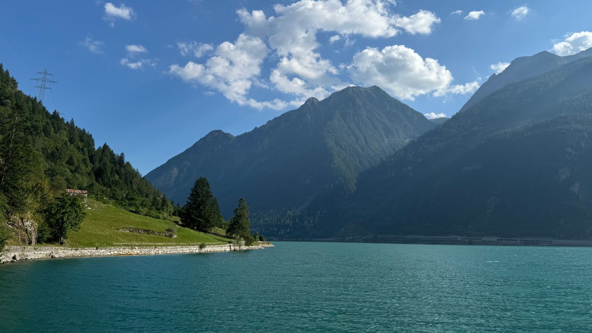 Obraz okładki dla Lago di Poschiavo - szwajcarskie jezioro tuż przy włoskiej granicy