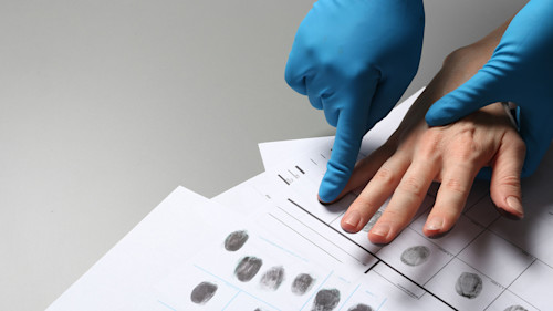 Can I Become an Insurance Agent With a Misdemeanor/Felony?