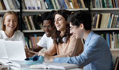 colleagues-working-together