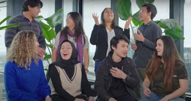 Eight students come together to reflect on their study abroad journeys with IDP