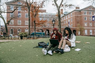 Students abroad interacting with each other outside of the classroom