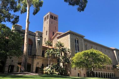 Tòa nhà Winthrop Hall tại Đại học Tây Úc, Perth