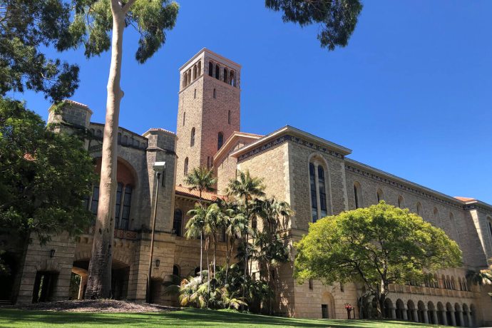 Tòa nhà Winthrop Hall tại Đại học Tây Úc, Perth