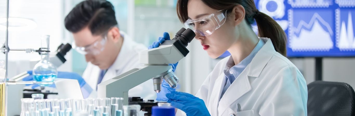 Medical laboratory students are learning from their lab