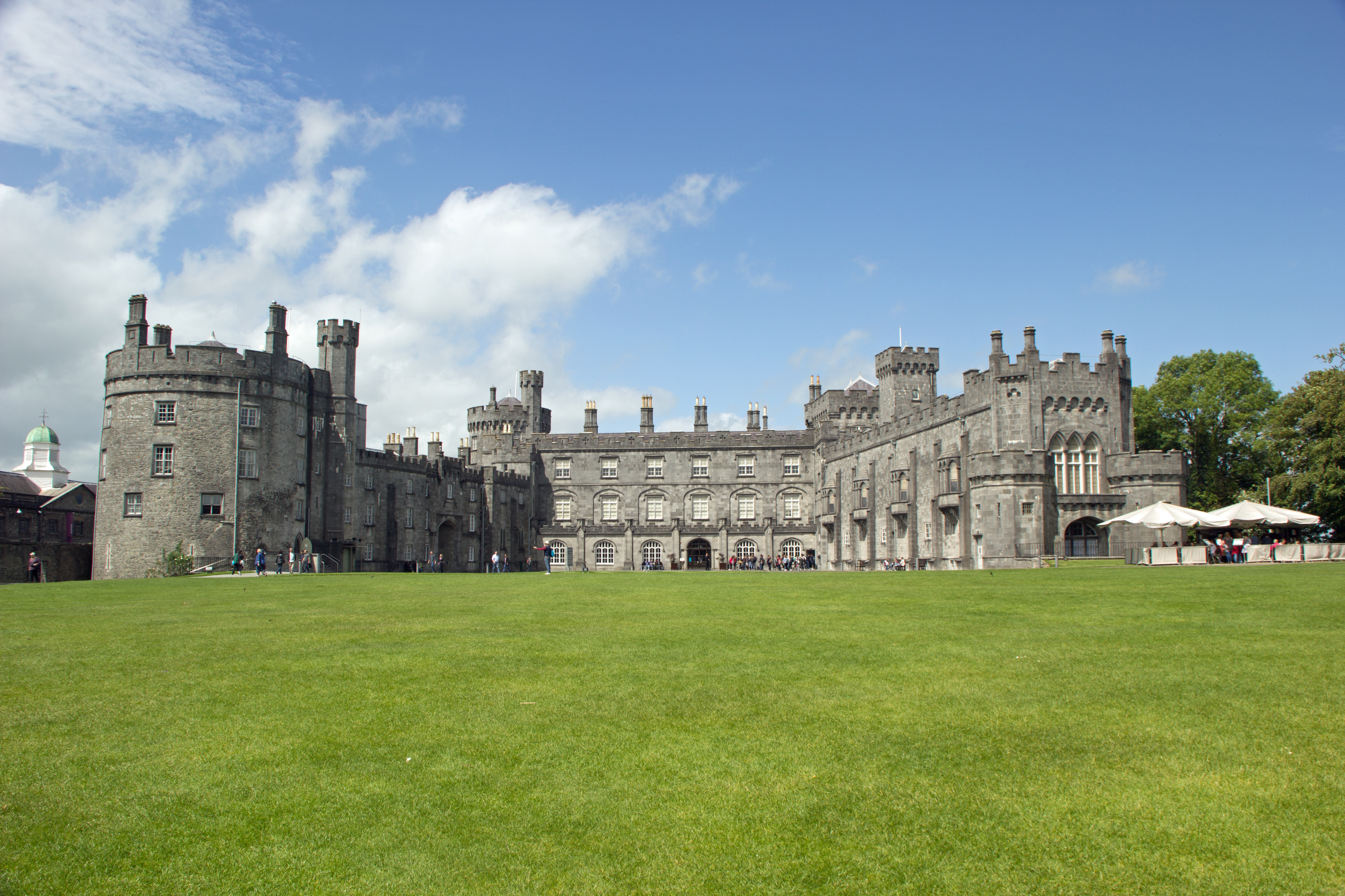panoramic-shot-sunny-day-gardens-kilkenny-castle