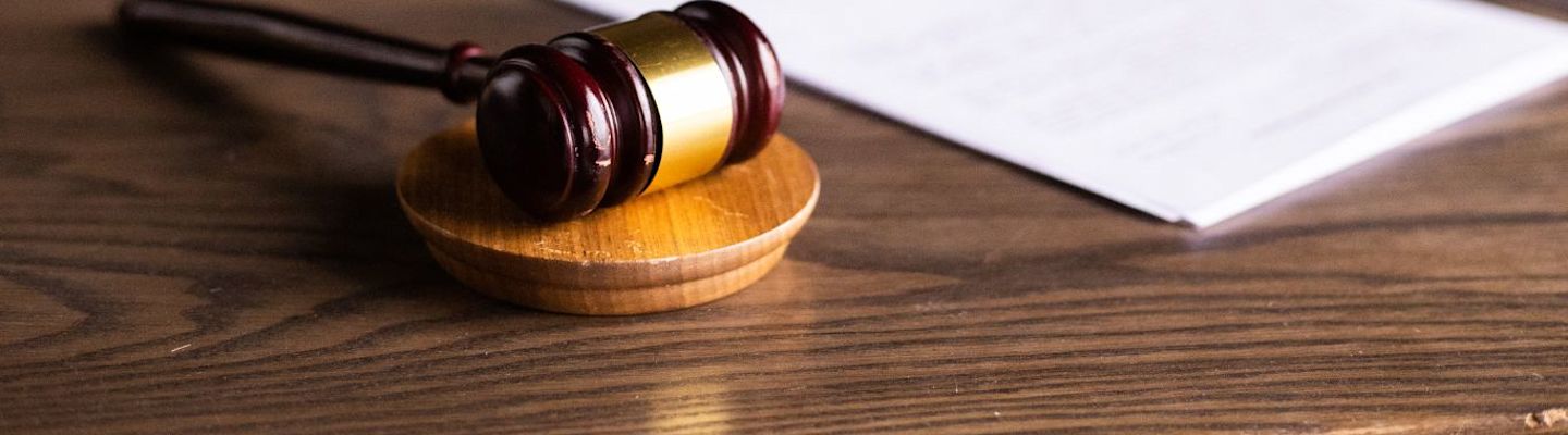 A picture of a wooden hammer and a paper