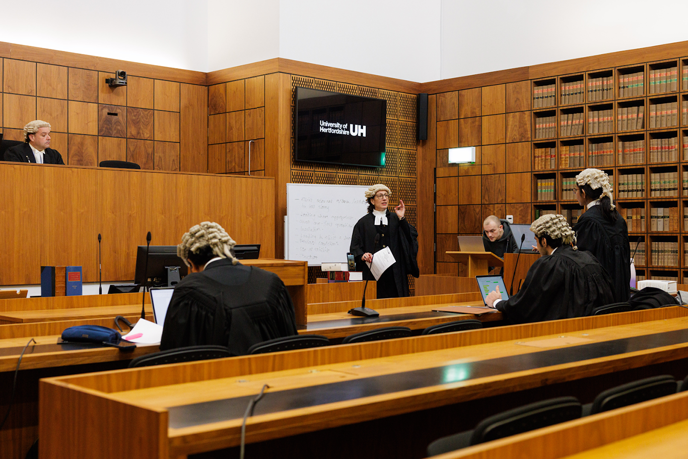 university of hertfordshire campus guide for pakistani students