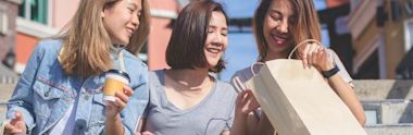 A group of female students hangout together