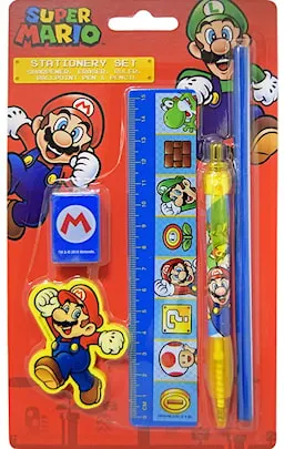 Bilde av et Super Mario skrive-sett med penner, linjal, viskelær og klistremerker.