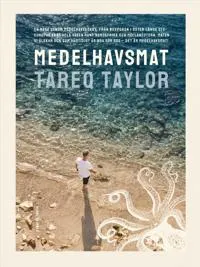 Omslag av kokboken 'Medelhavsmat' av Tareq Taylor med en person vid havet.