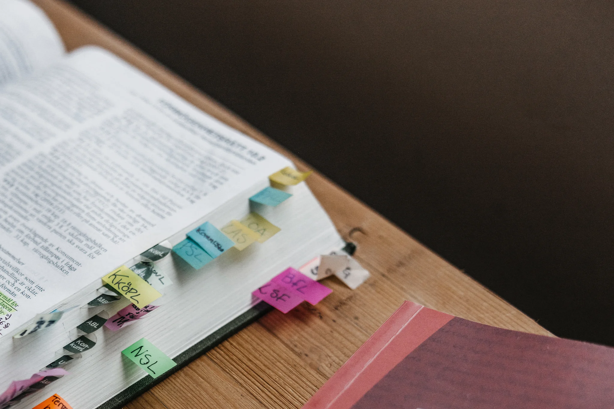 Källhänvisning och fotnot i vetenskaplig text