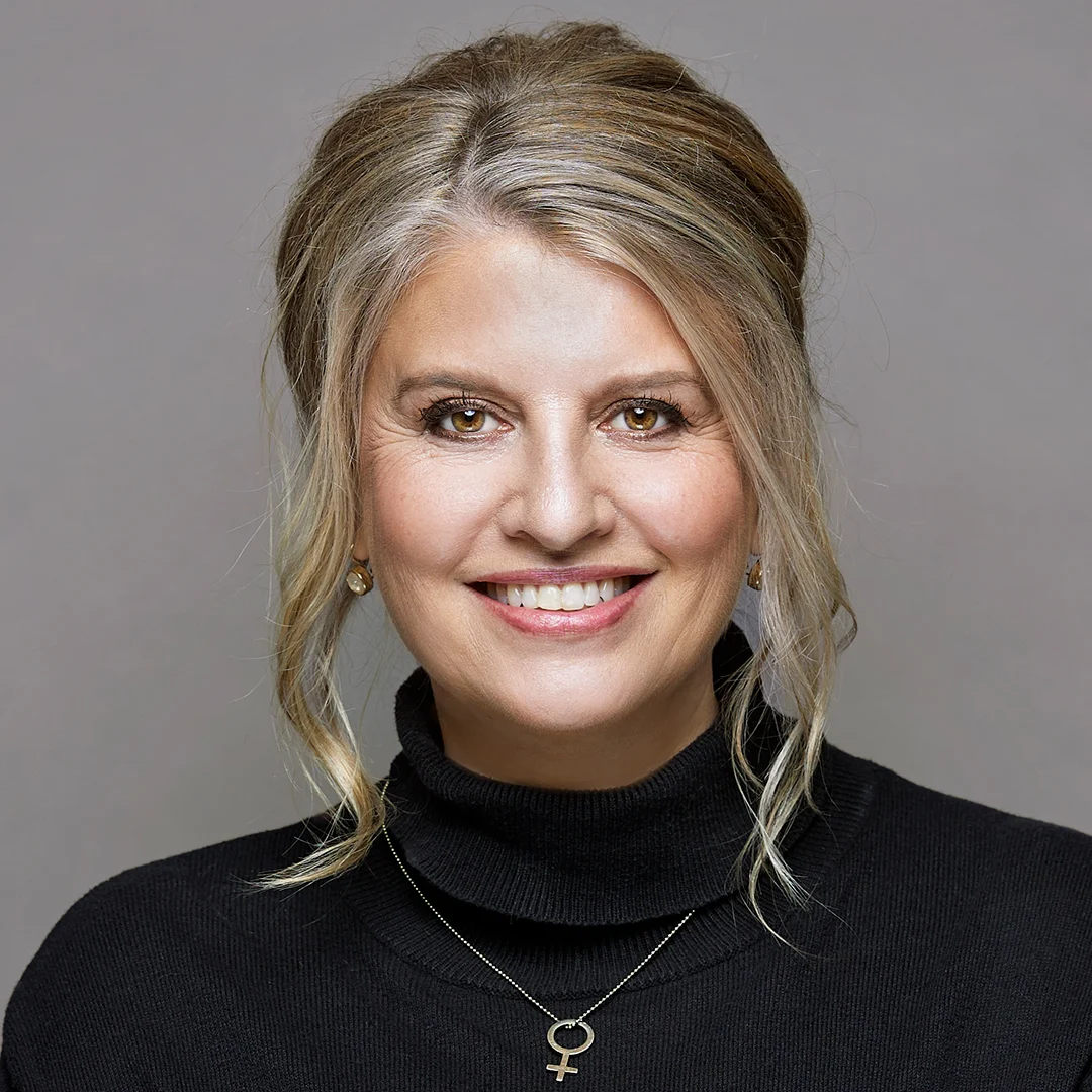 Simona Ahrnstedt Författarporträtt