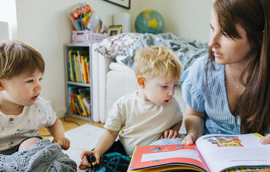 Mammor läser oftare för sina barn