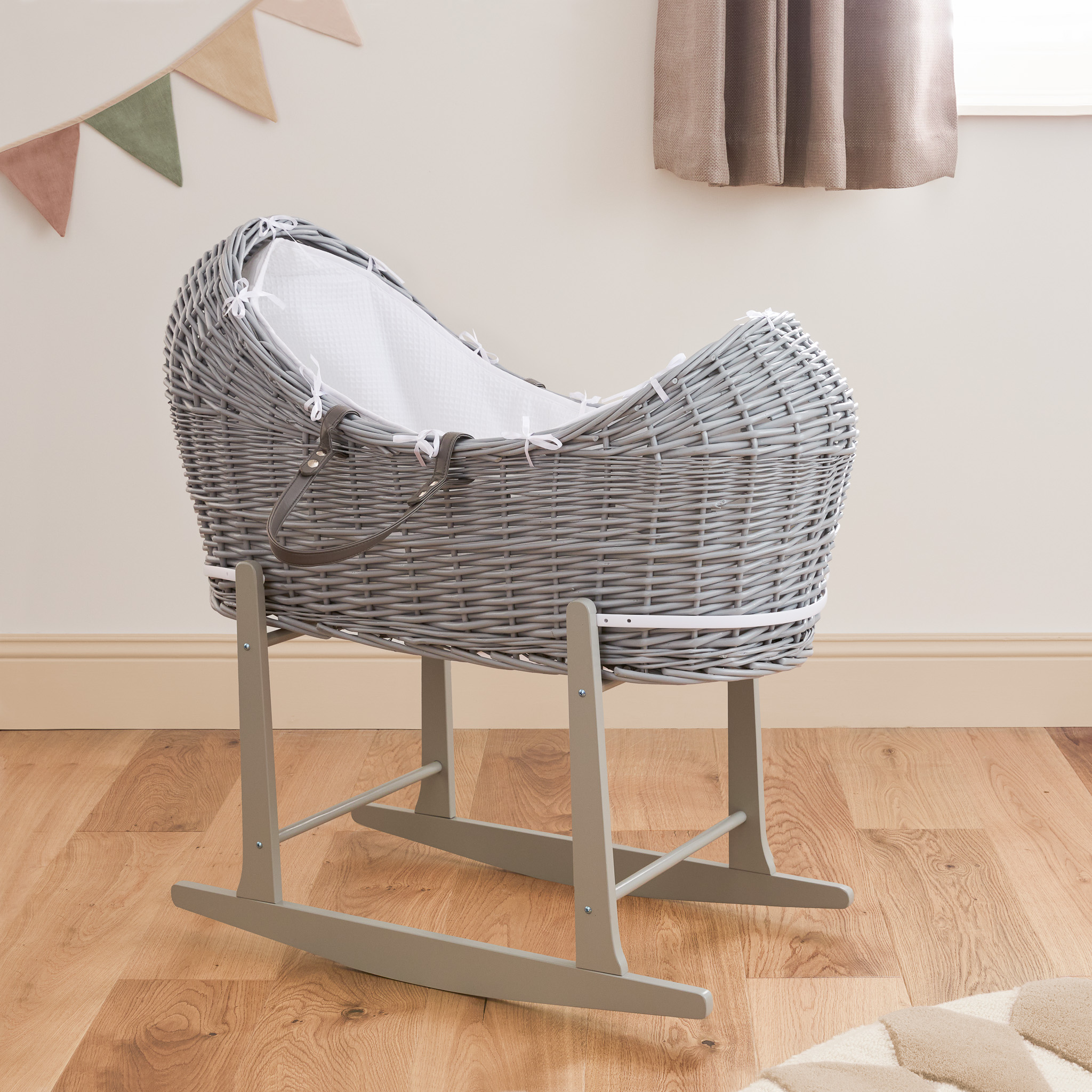 4Baby Deluxe Padded Grey Wicker Snooze Pod - White Waffle