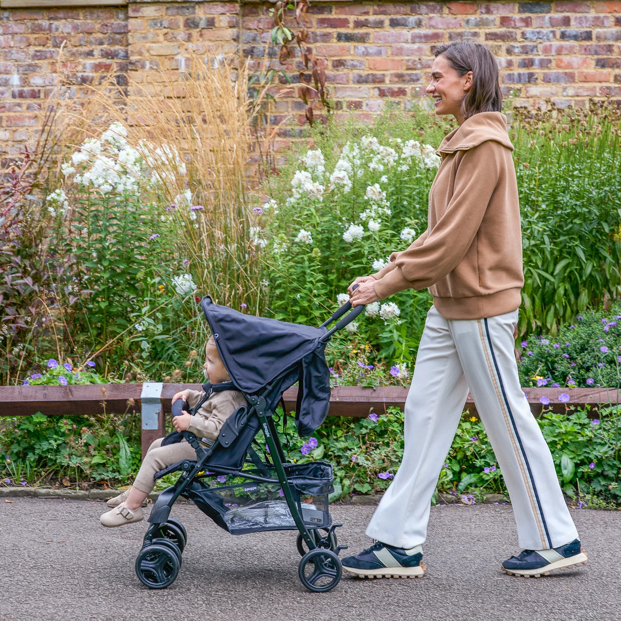 Puggle Holiday Luxe Pushchair with Rain Cover, Universal Footmuff