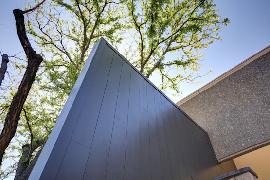 RETAIL | COMMERCIAL side angle