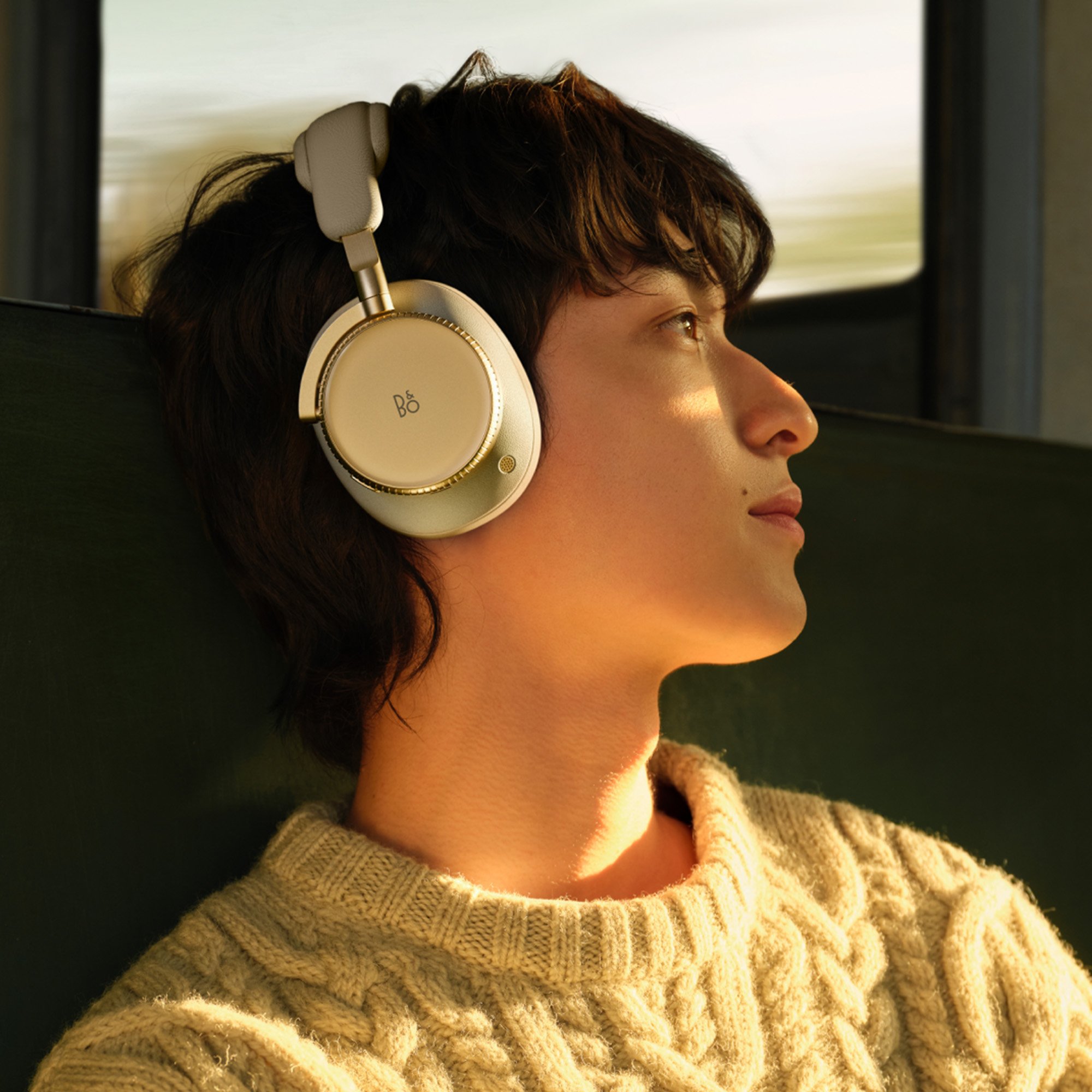 美しいデザイン、素晴らしいサウンドのワイヤレスヘッドフォン | B&O