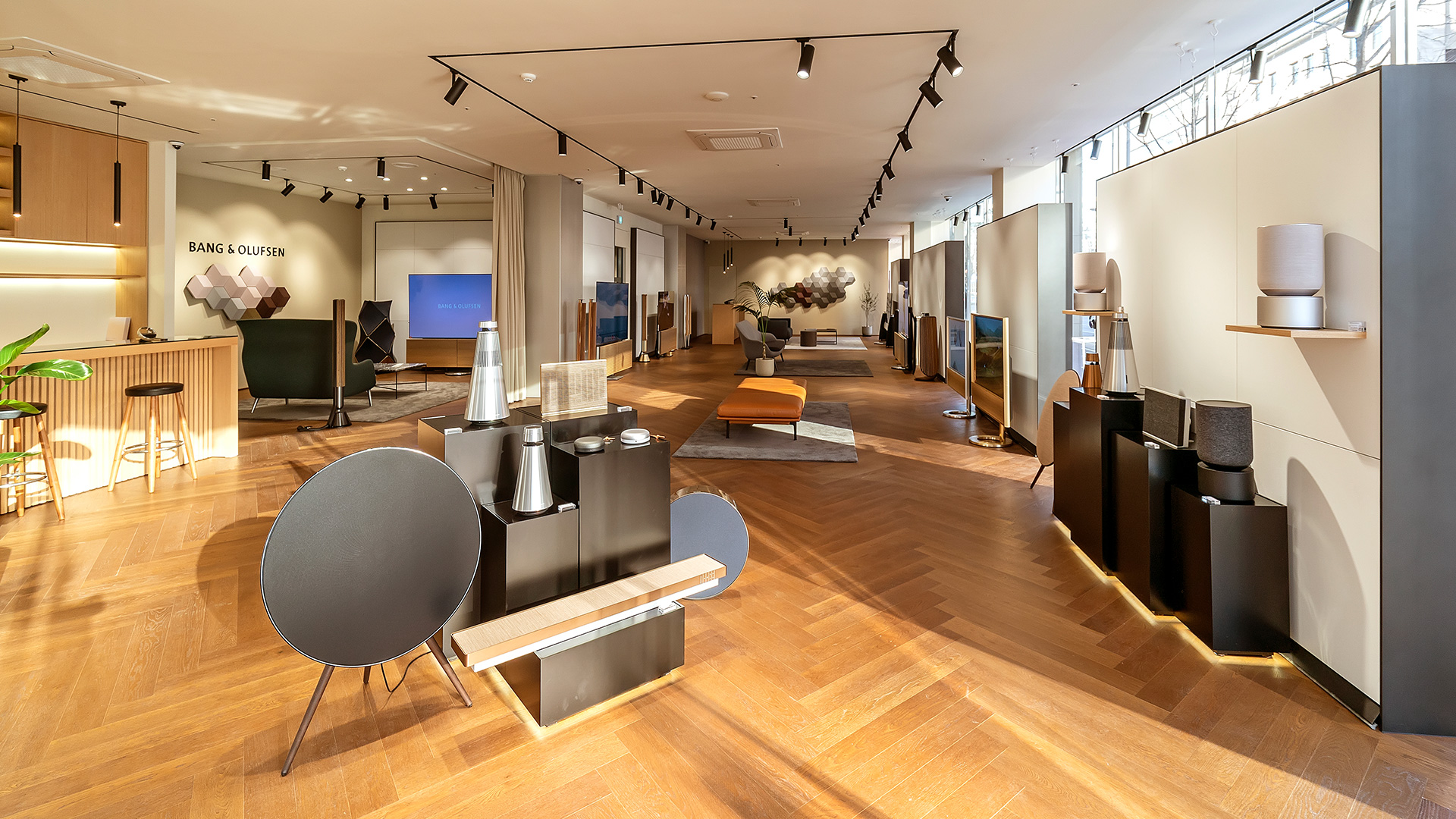 Bang & Olufsen : Visit our store in Tokyo