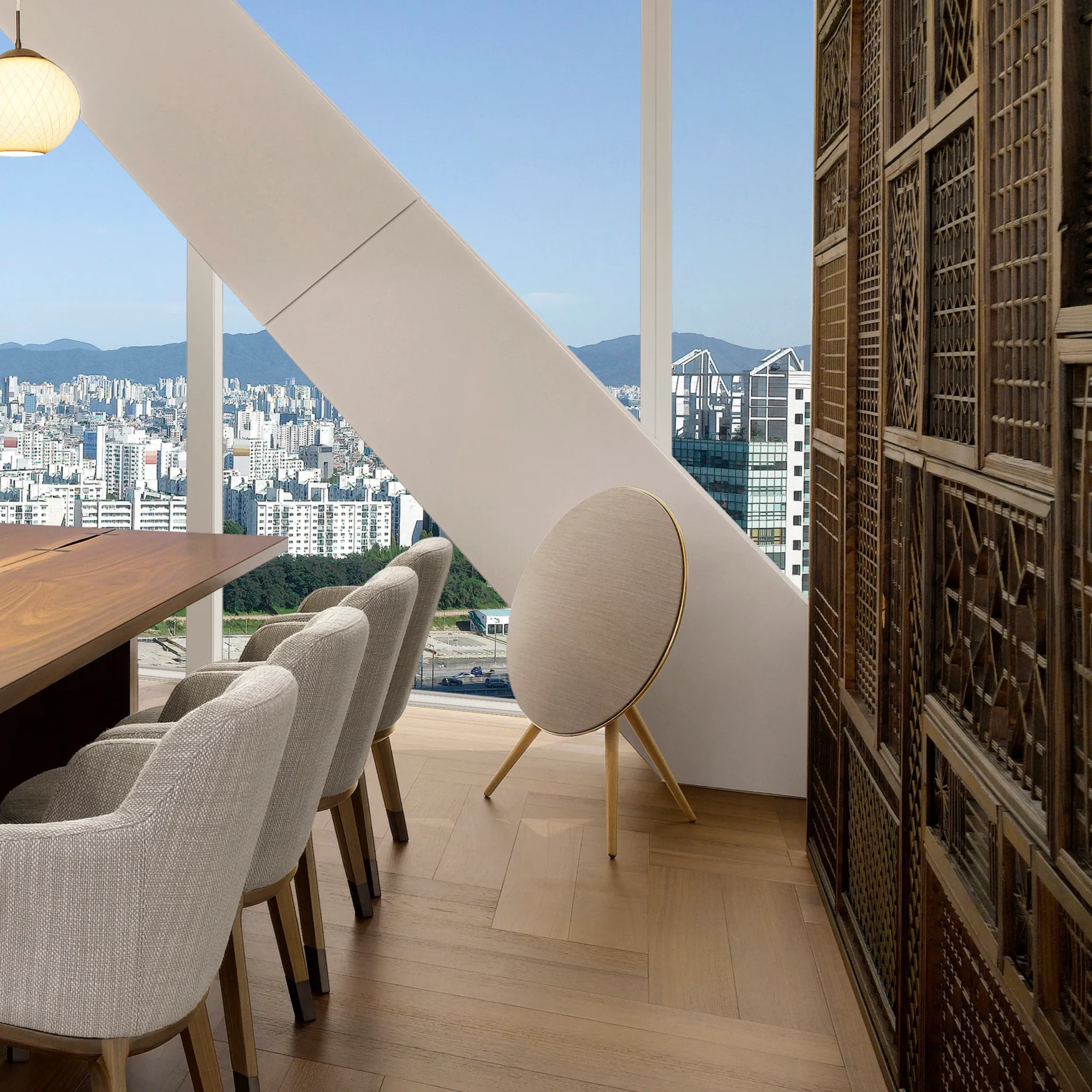 Liftestyle picture of Beosound A9