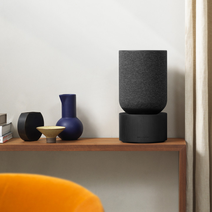 Beosound Balance speaker in colour black in an interior setting