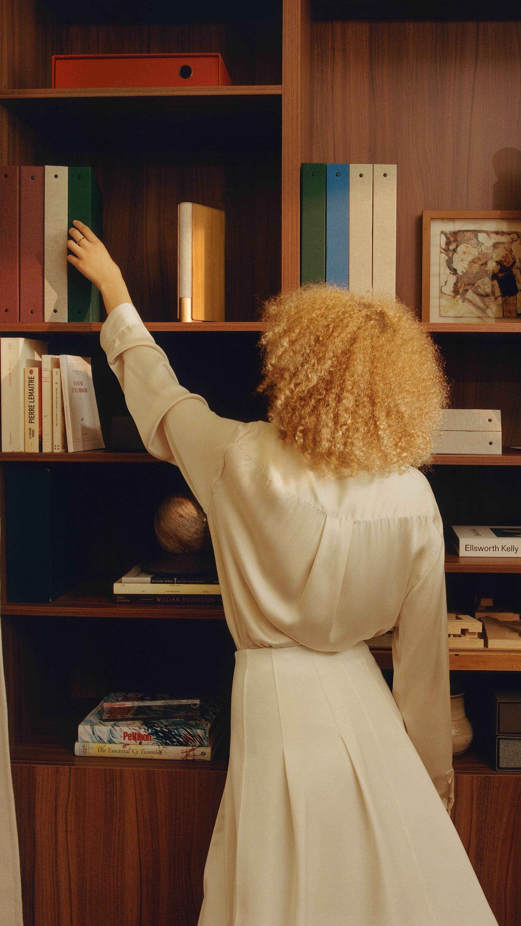 Beosound Emerge - ブックシェルフスピーカー | Bang & Olufsen