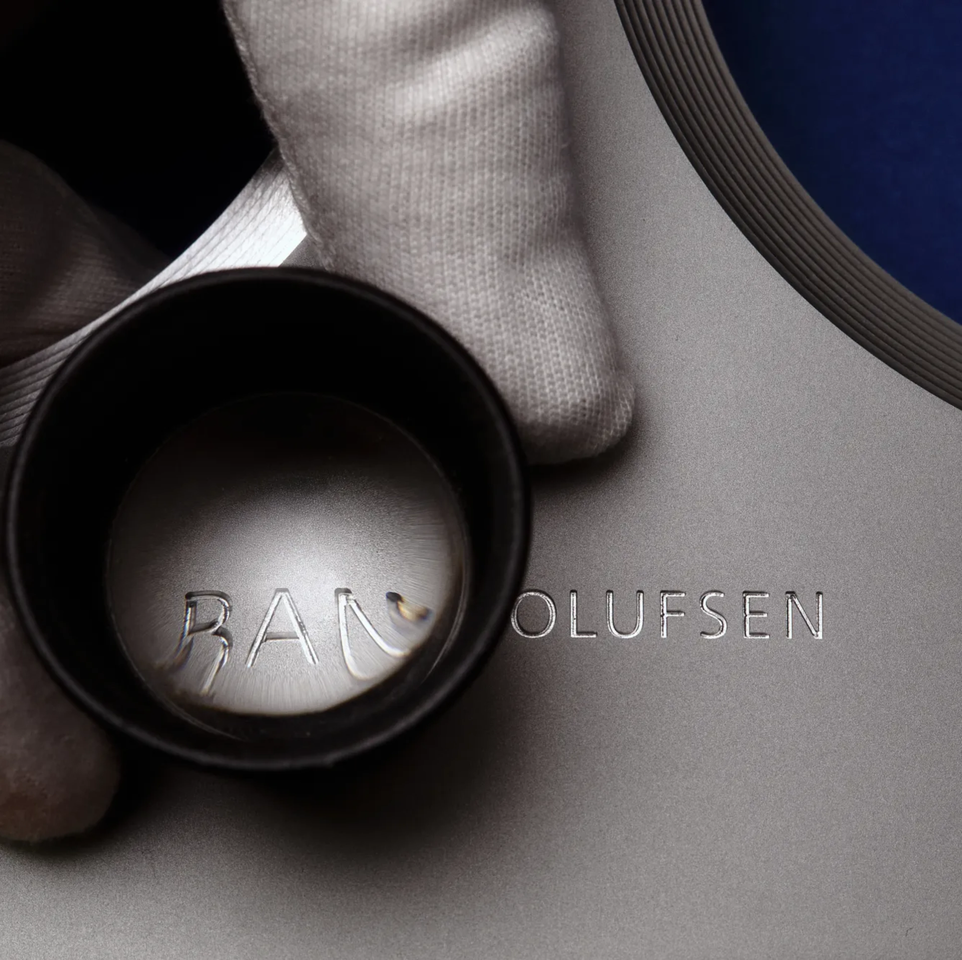 Beolab 90 Titan Edition close up on logo