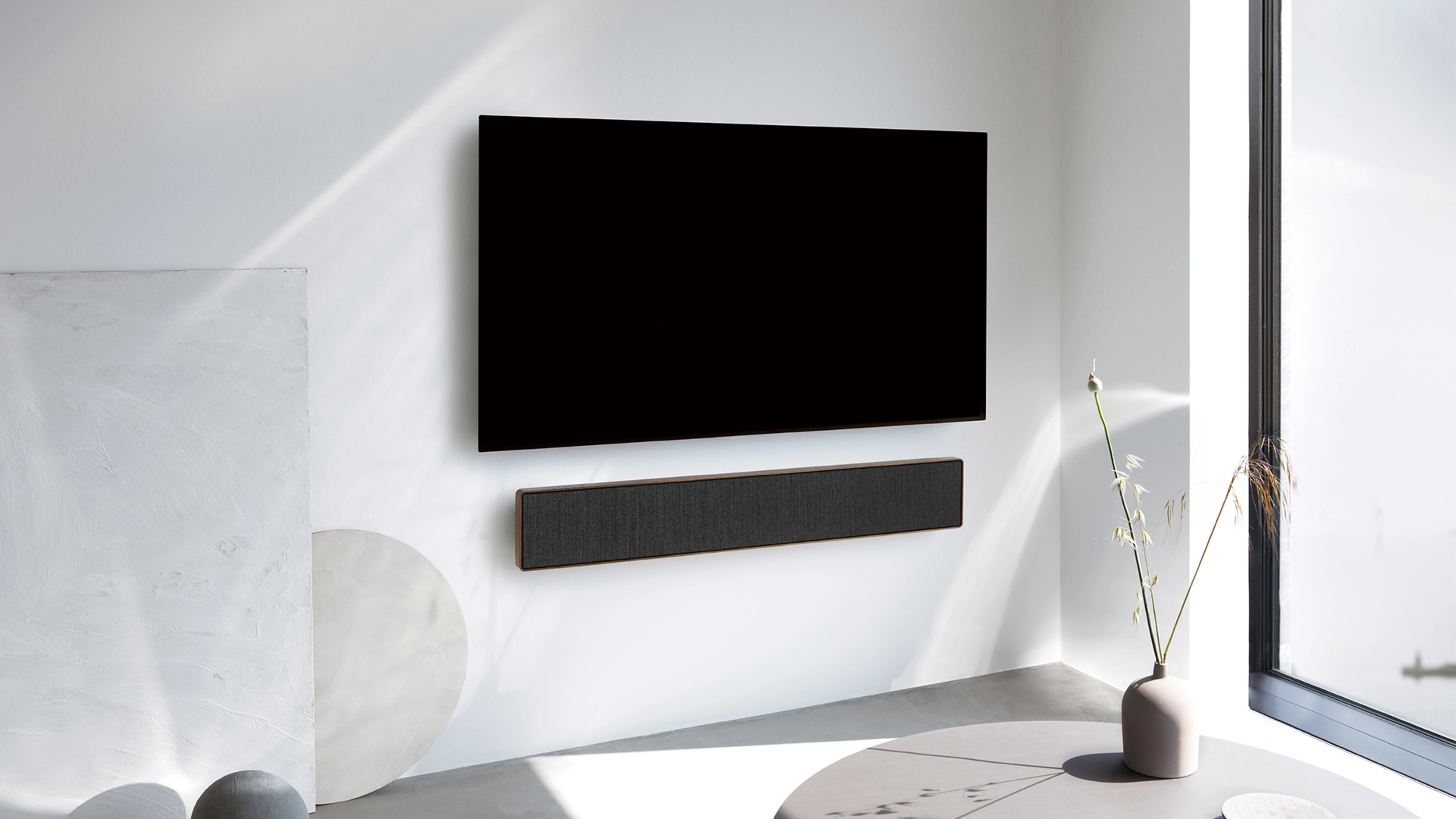 Beosound Stage smoked oak with TV