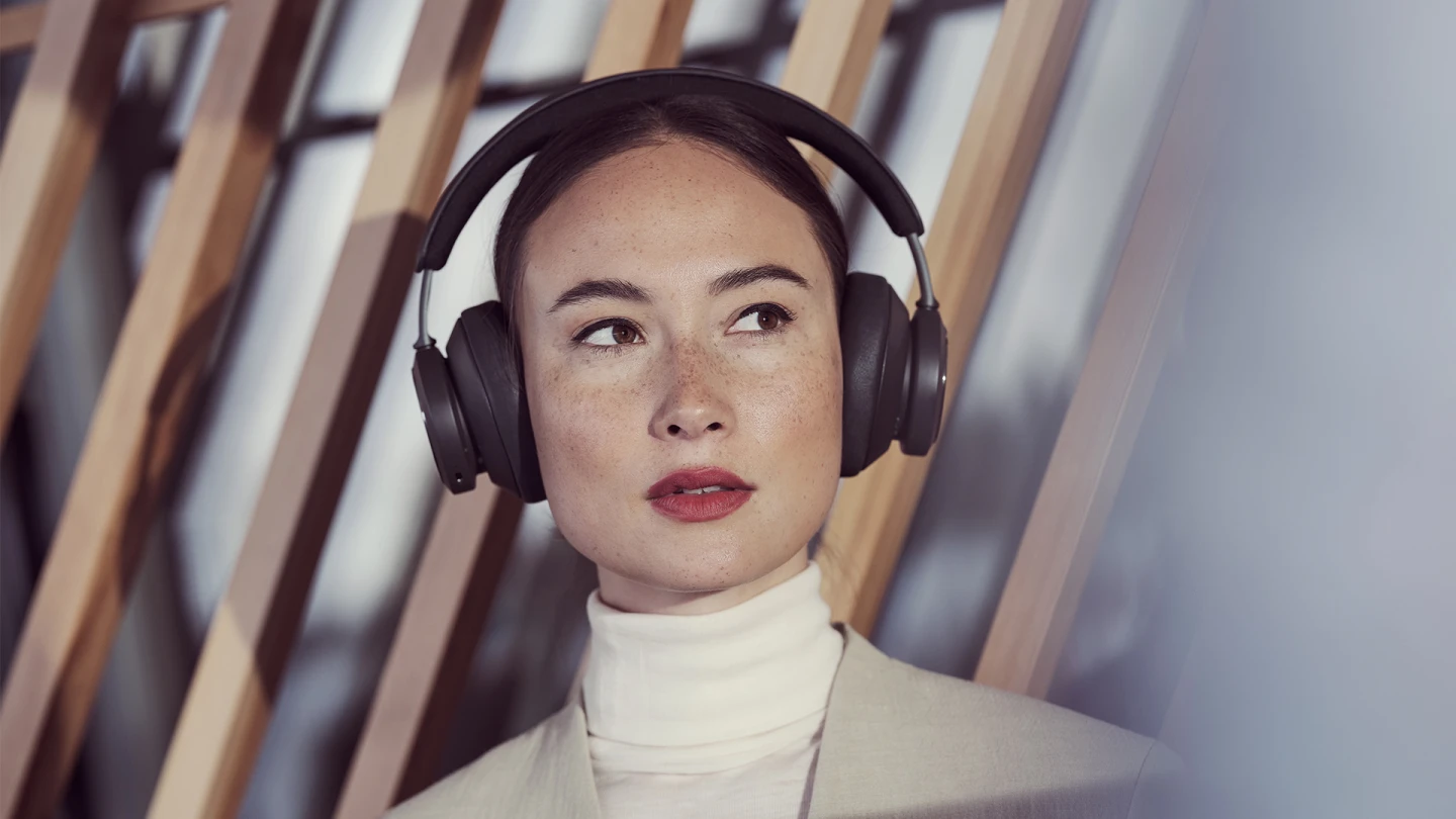 Beoplay Portal are comfortable headphones with jaw support and headband padding for extended wear.