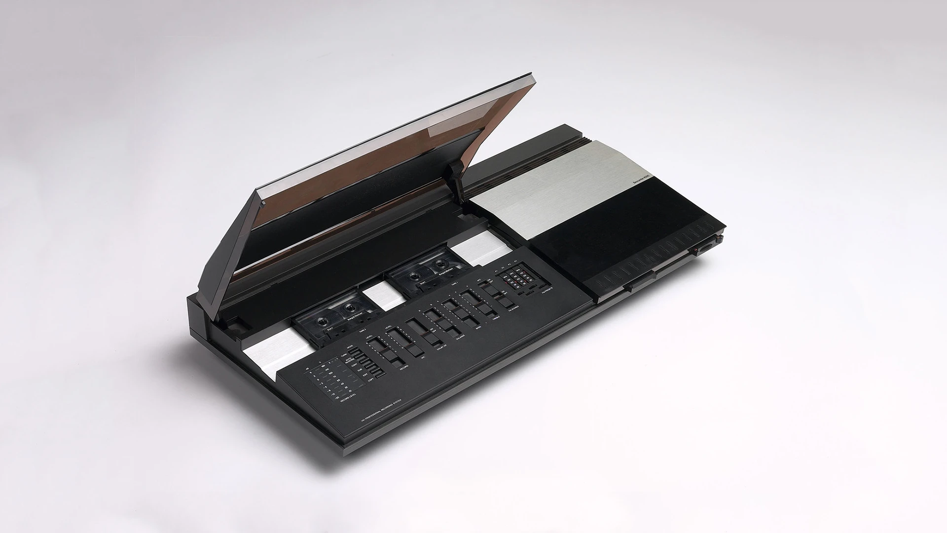 Beocenter 4000, designet af David Lewis 
